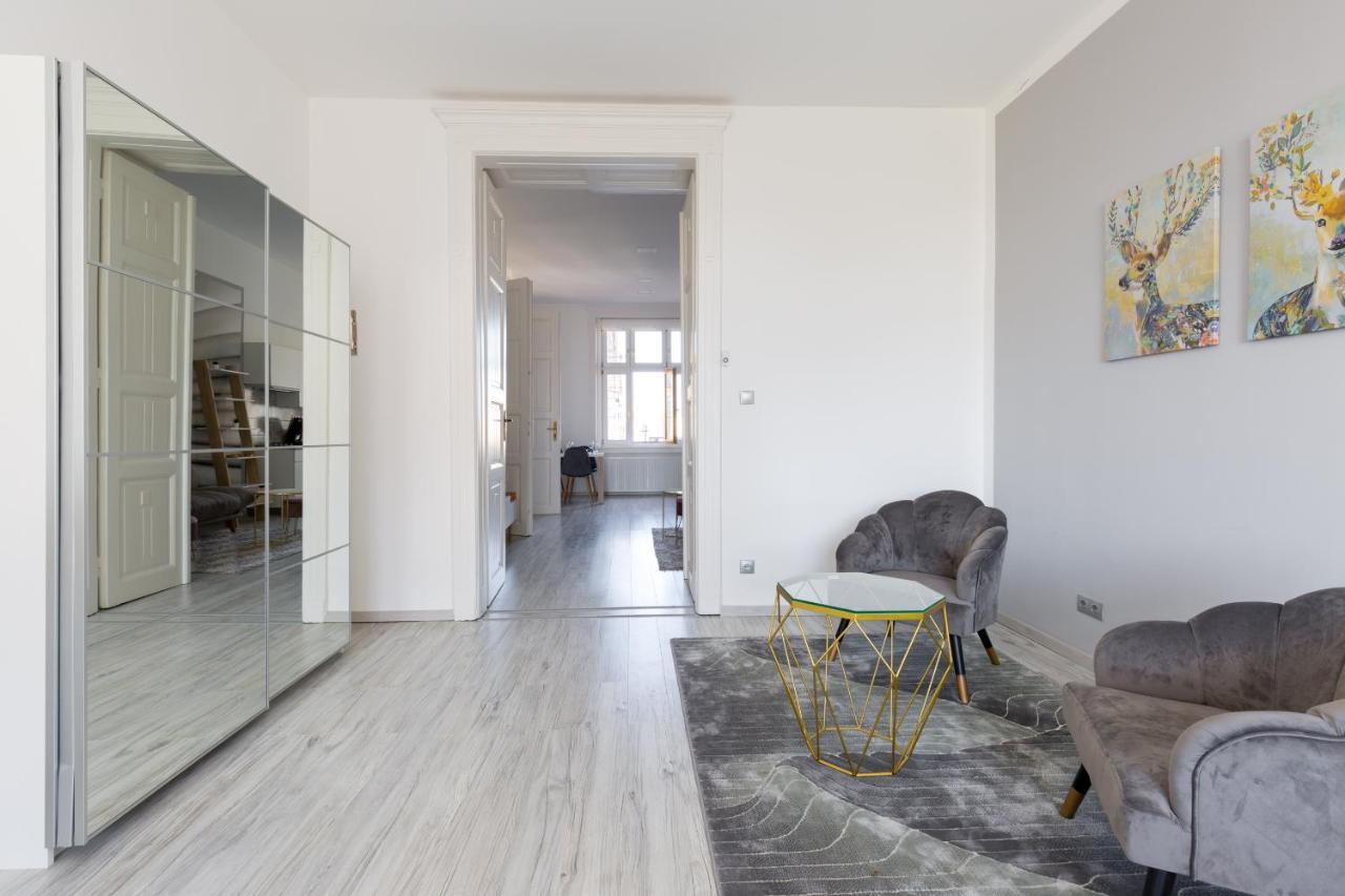 Designer Apartment On The Budapest Broadway With 2Br And Ac Exterior photo