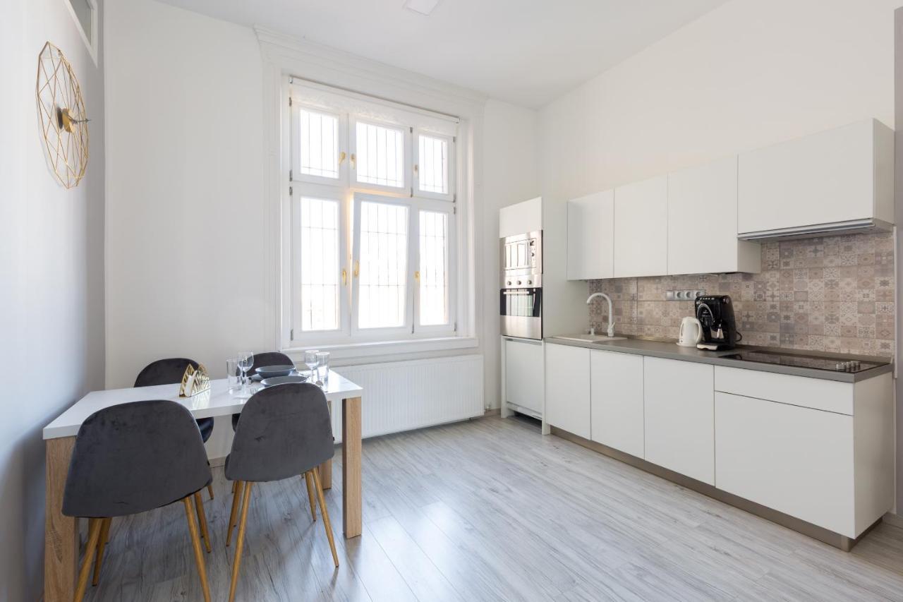 Designer Apartment On The Budapest Broadway With 2Br And Ac Exterior photo