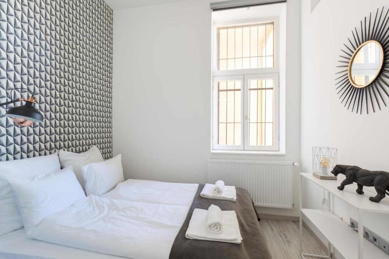 Designer Apartment On The Budapest Broadway With 2Br And Ac Exterior photo